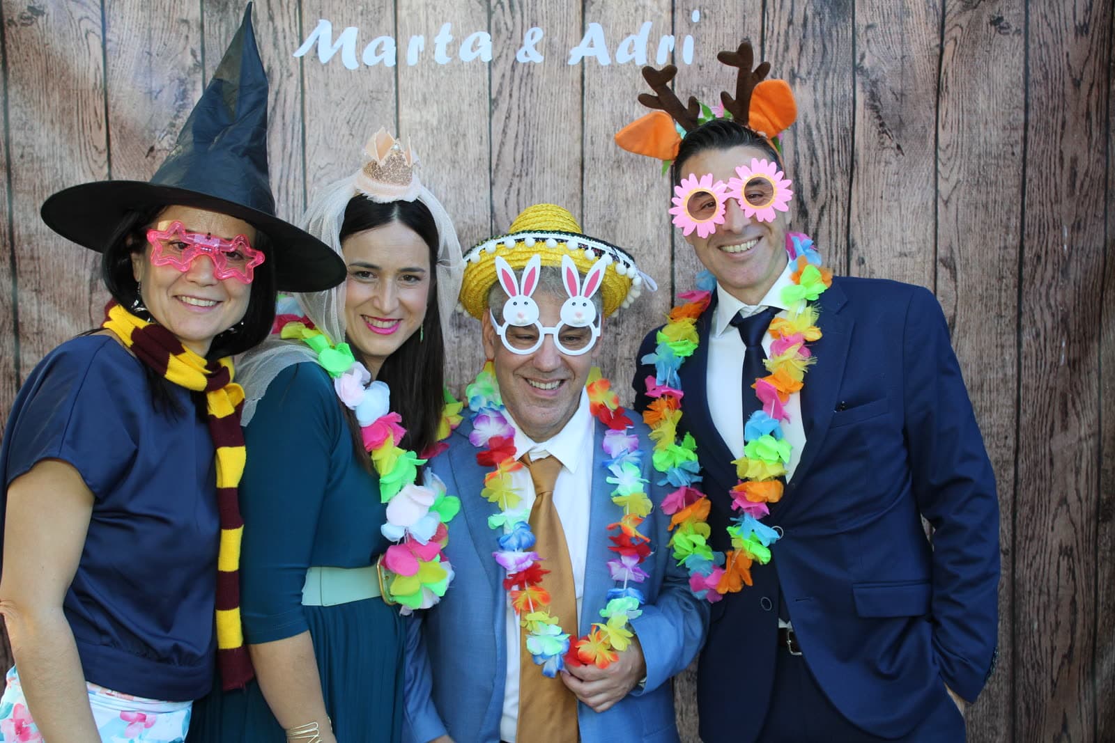 Foto impresa del fotomatón con los nombres de los novios